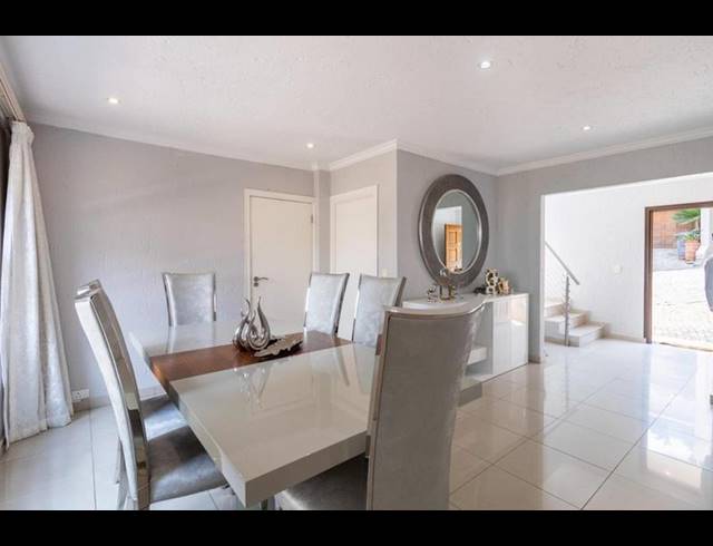 3 BEDROOM TOWNHOUSE FOR SALE IN GLENVISTA